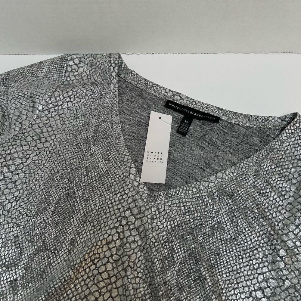 White House Black Market NWT Silver Jersey SA V-Neck Tee Shirt Animal Print XS